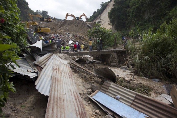 Klizište u Gvatemali: Poginulo najmanje 86 ljudi, 350 se vodi kao nestalo