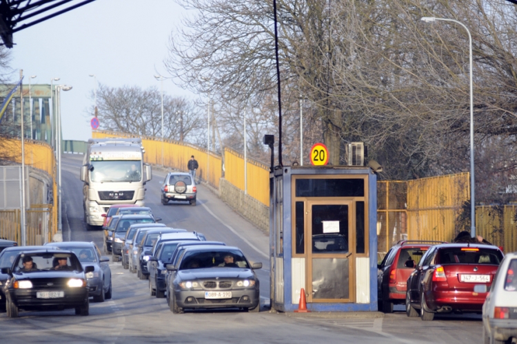 Uspostavljen saobraćaj teretnim vozilima na granici s Hrvatskom