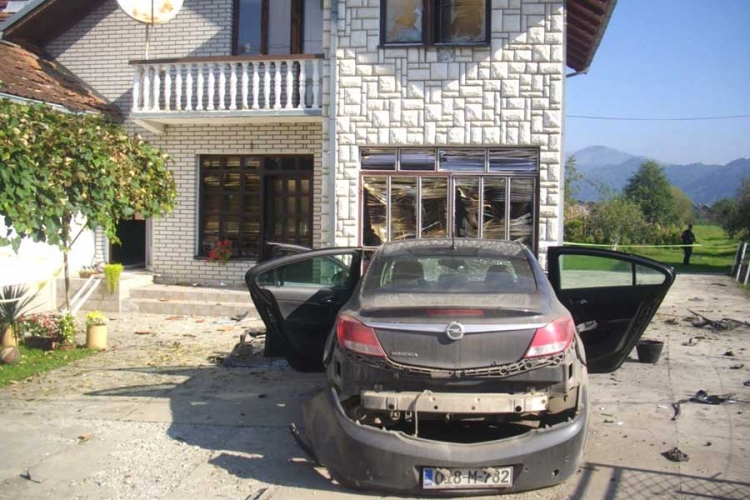 U Bratuncu raznesena auta inspektora i biznismena