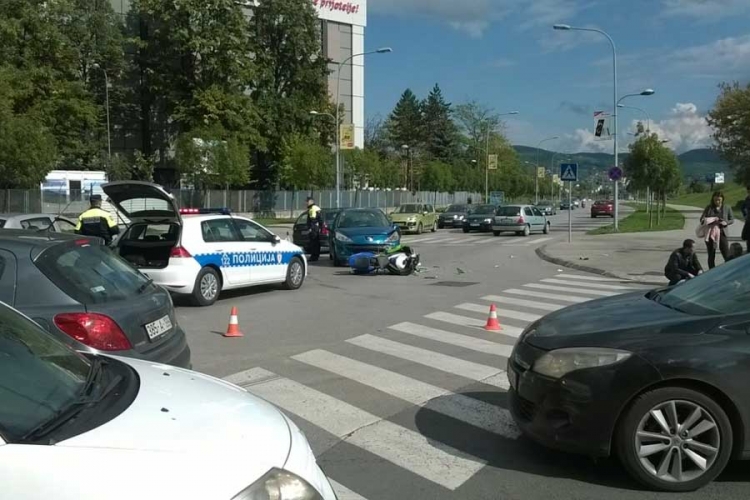 Sudar u Banjaluci: Motociklista povređen, saobraćaj se odvija otežano