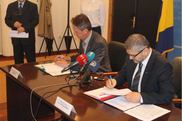 Potpisan sporazum o isporuci 80 automobila ratnim vojnim invalidima u FBiH