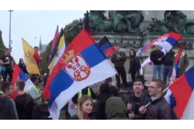 Srbi okupirali centar Beča zbog utakmice sa Albanijom (VIDEO)