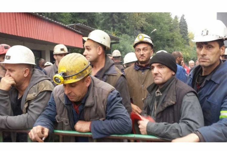 Zenički rudari uporni u zahtjevima, zaprijetili dolaskom u Sarajevo