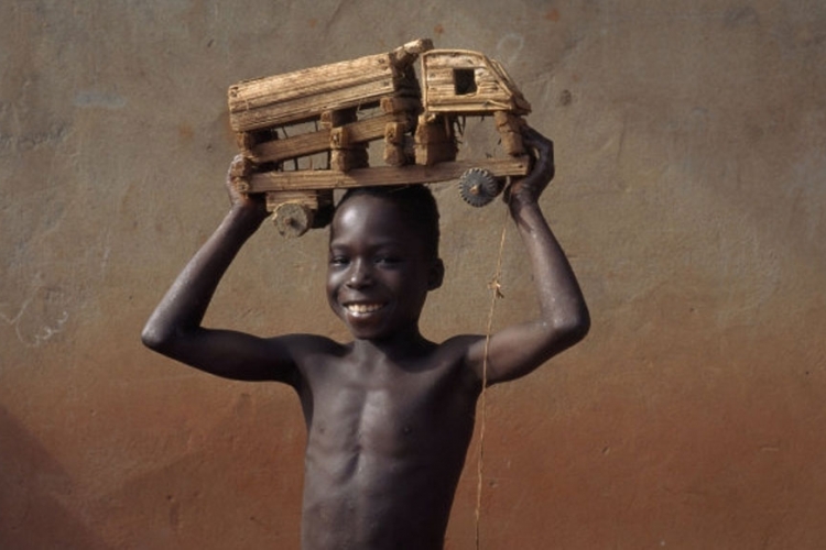 Evo čime se igraju siromašna djeca Afrike (FOTO)