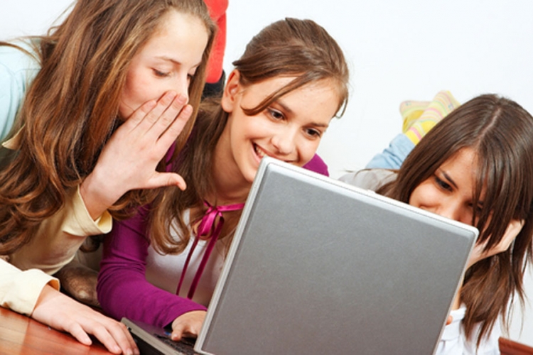 Djeca koja rastu uz internet vjeruju sve sto pročitaju onlajn