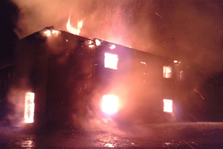 Požar u Šibovskoj, izgorjelo skladište (FOTO,VIDEO)