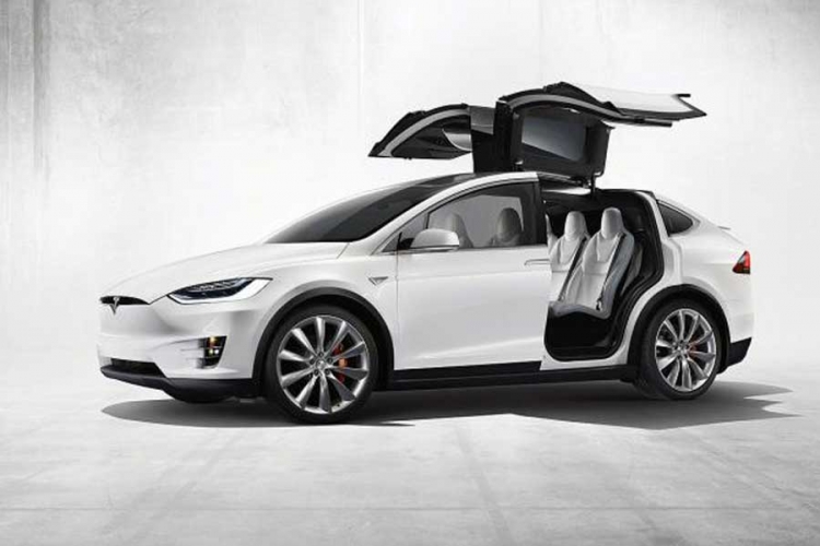 Tesla X 70D za one sa "plićim džepom"