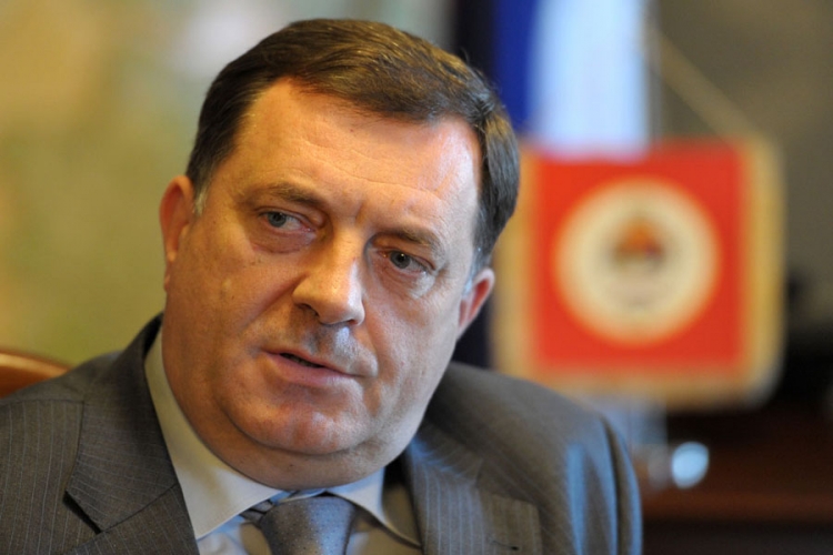 Dodik: Nikakav sud ne može osporiti Dan RS