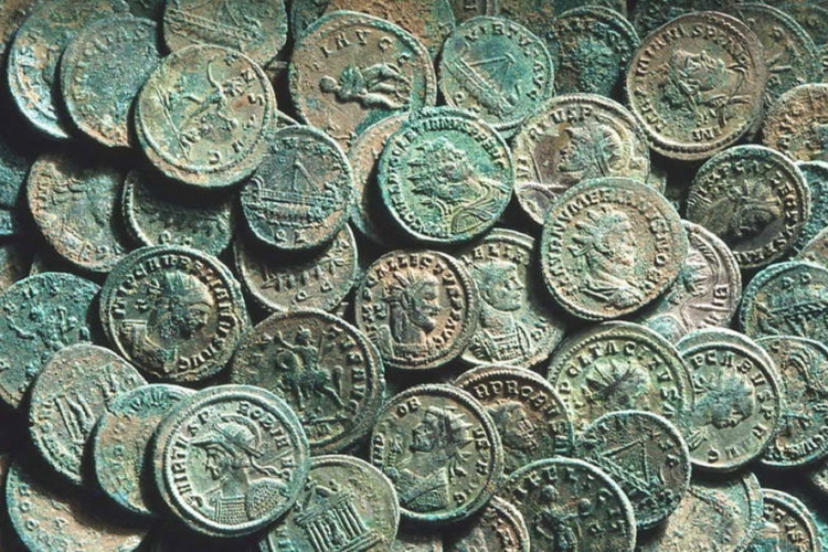 Vels: Pronađena velika količina rimskih novčića