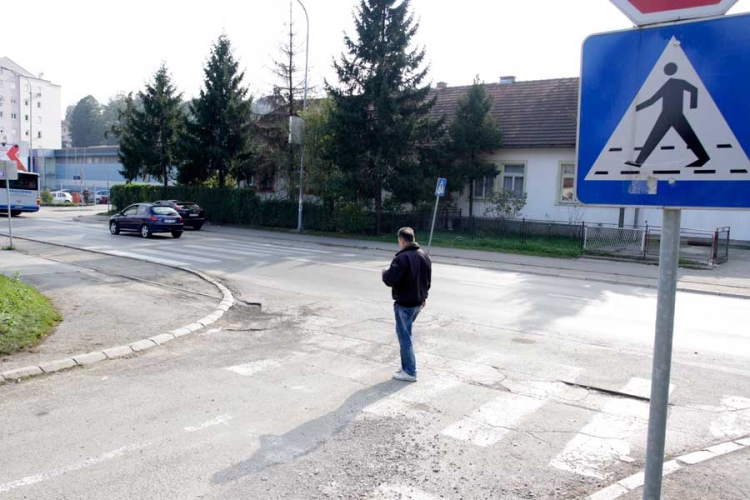 Banjaluka: Opelom udario staricu na pješačkom prelazu na Laušu