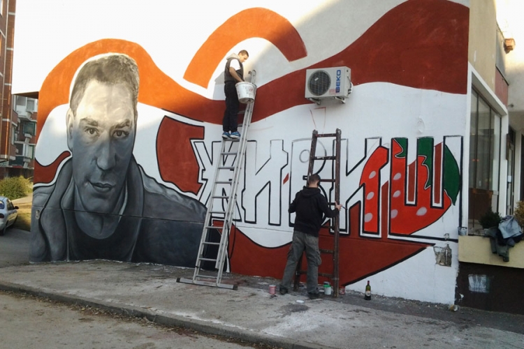 Mural ubijenog navijača Zvezde u Doboju (FOTO)