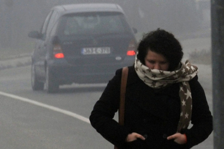 Zagađeni vazduh u gradovima u Federaciji BiH opasan: Preporučuje se nošenje maski