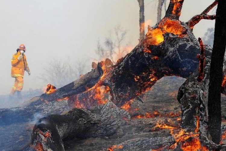 Božić u Australiji: Požar uništio više od 100 kuća