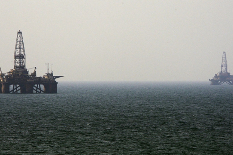 Iran odbija da prodaje naftu za dolare