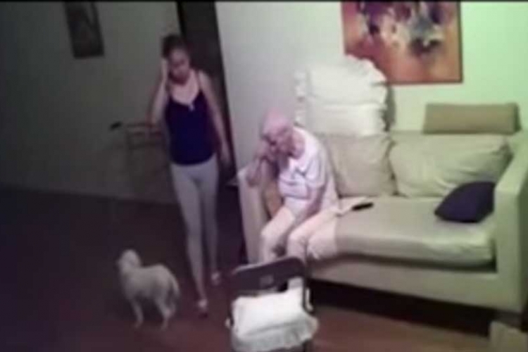 Njegovateljica snimljena kako zlostavlja bolesnu staricu (VIDEO)