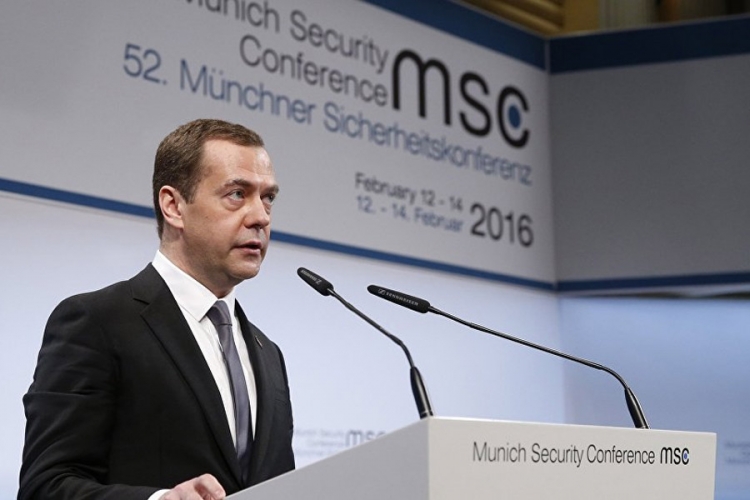 Medvedev: Skliznuli smo u novi hladni rat