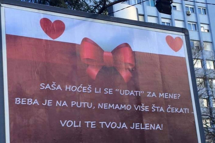 Banjaluka: Na originalan i nesvakidašnji način zaprosila momka (FOTO)