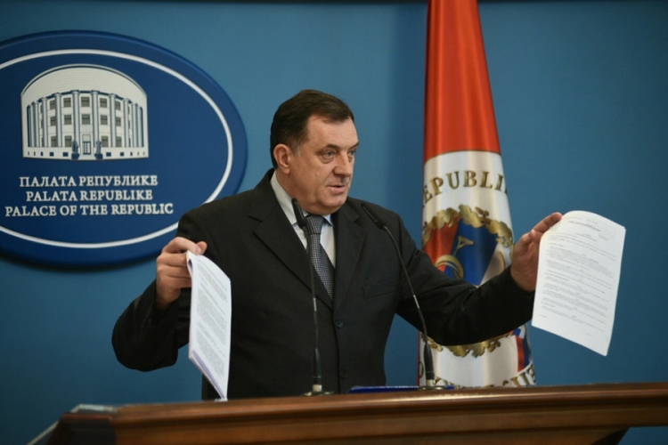 Dodik predočio ugovore o kreditu Pavlović banke za kupovinu vile u Beogradu