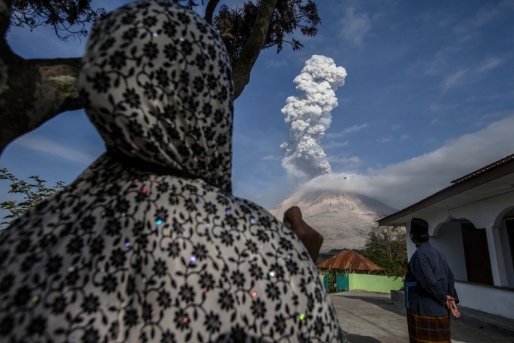 Indonezija: Ponovo proradio vulkan Sinabung (FOTO)