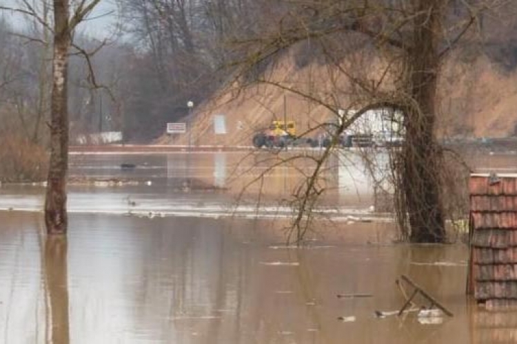 Srbija: Vanredno zbog poplava u deset opština