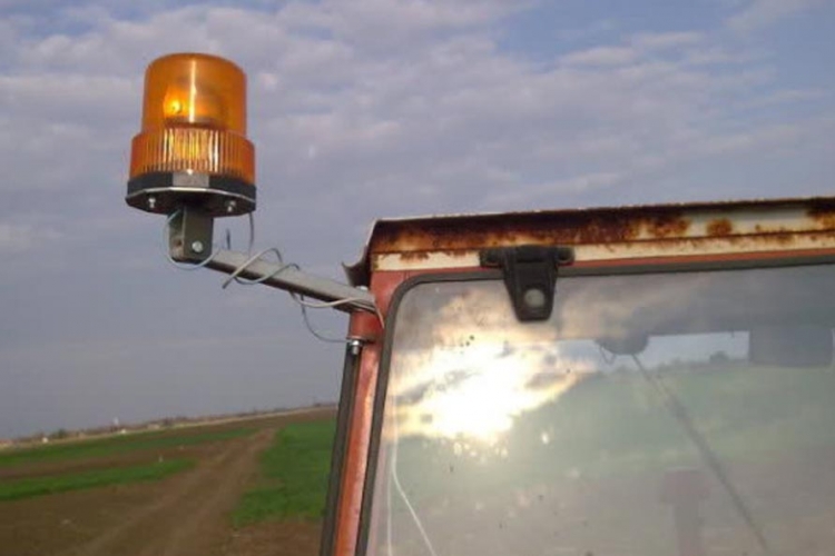Rotaciona svjetla obavezna za traktore; saobraćaj bez zastoja i posebnih ograničenja