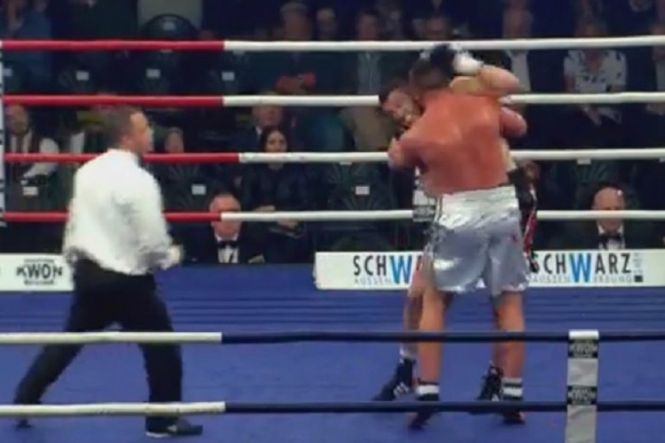 Srpskog boksera suparnik Albanac ujeo u ringu (VIDEO)