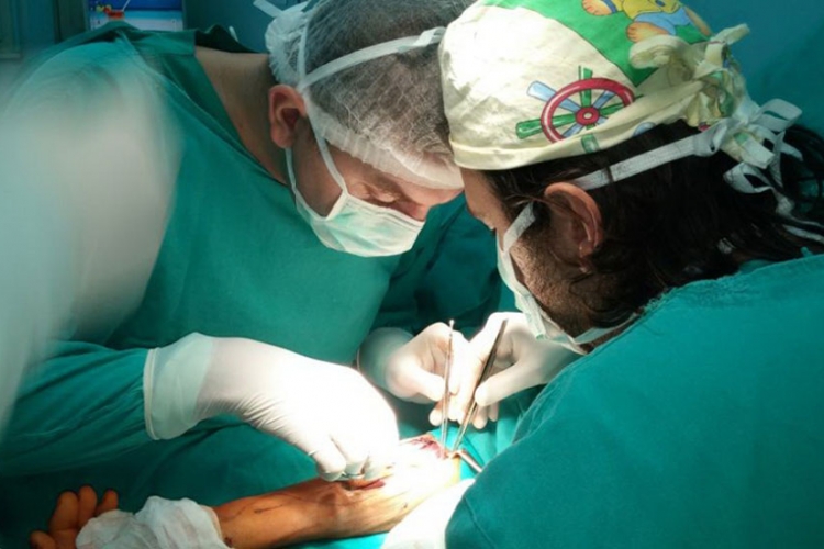 Klinika za plastično - rekonstruktivnu hirurgiju UKC RS: Šaka u funkciji nakon operacije palca