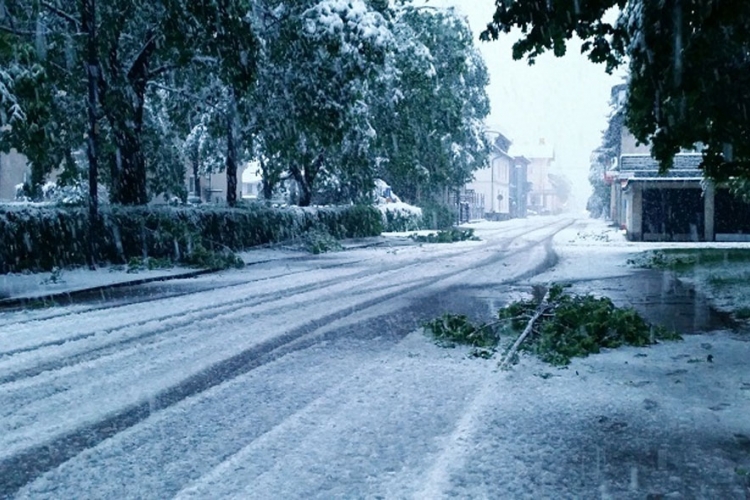 Slovenija:Snijeg paralisao saobraćaj, Ljubljana bez struje