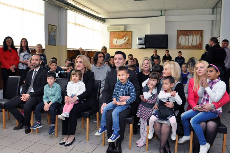 Premijer RS Željka Cvijanović uručila donaciju Domu "Rada Vranješević"