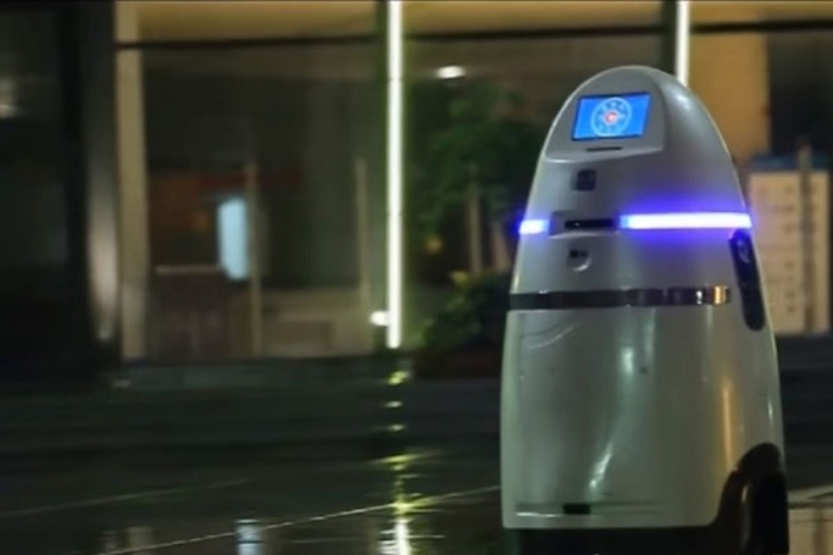 AnBoT: Prvi kineski policijski robot (VIDEO)