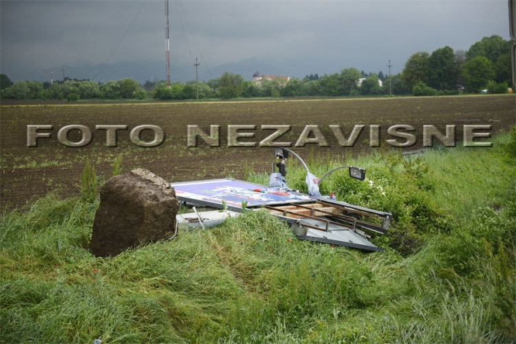 Banjaluka: Vjetar nosio krovove, ulice poplavljene