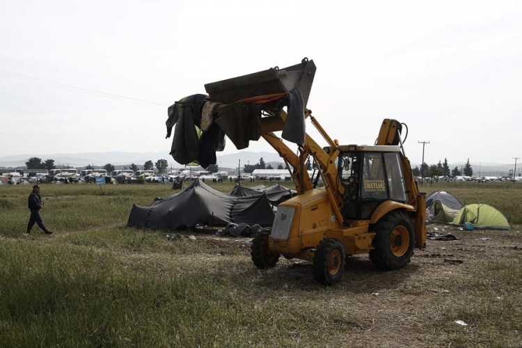 Izbjeglice napuštaju kamp Idomeni