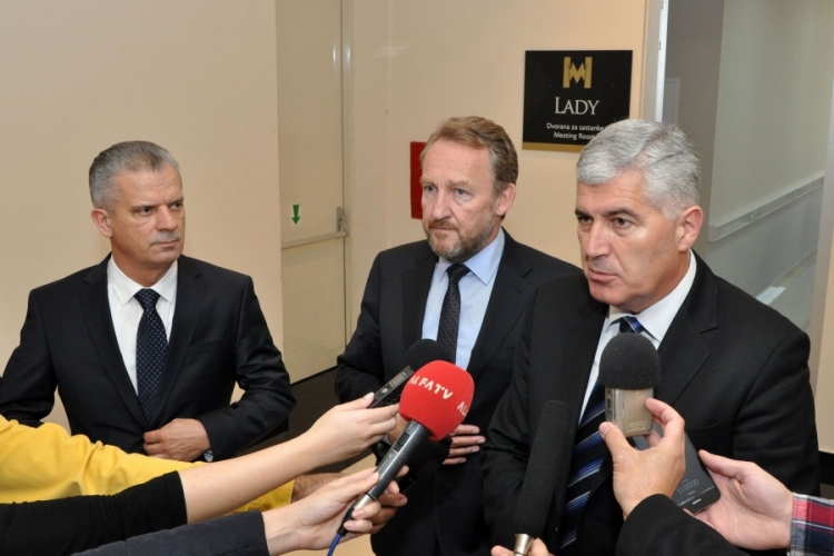 Čović, Izetbegović i Radončić iza zatvorenih vrata o lokalnim izborima u Mostaru
