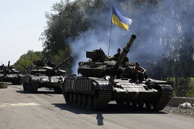 Kijev gomila vojsku na granici sa Krimom?