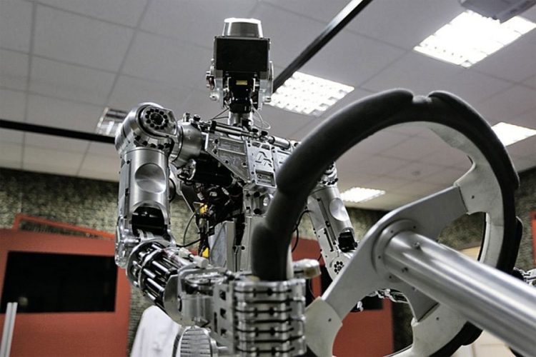 Rusi napravili vojnika robota Ivana Terminatora (VIDEO)
