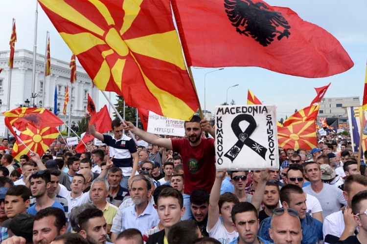 Demonstranti Ivanovu: Ti si sramota za Makedoniju