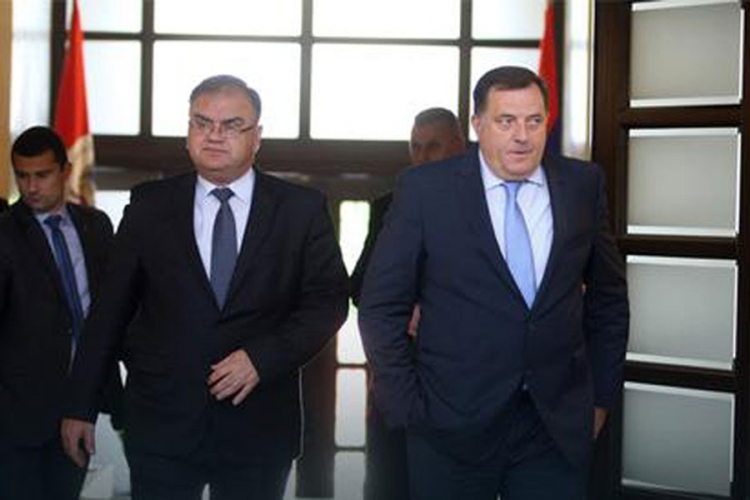 Dodik: Ivanić nije smio dozvoliti da ga Izetbegović i Čović prevare
