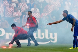 Huligani ponovo pokušali prekinuti utakmicu Hrvatske?