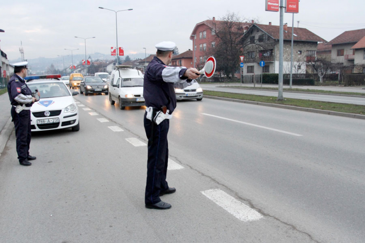 Građani RS ne plaćaju saobraćajne kazne: Osam vozača duguje 137.650 KM