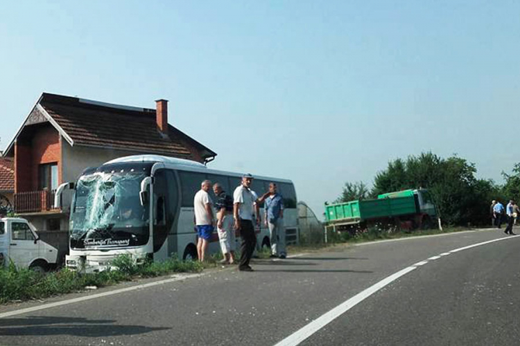Autobus sletio kod Bijeljine, nema povrijeđenih