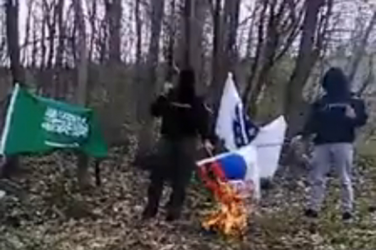 Jeziv video iz BiH: Islamisti pucaju i pale srpske zastave (VIDEO)