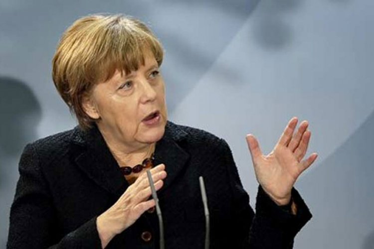 Merkelova poziva Britaniju da podnese zahtjev za izlazak iz EU
