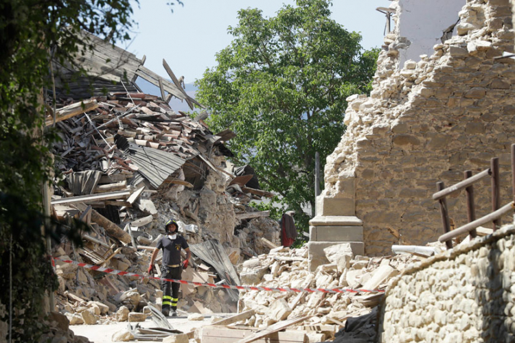 Razoreni Amatriče prije i poslije zemljotresa (VIDEO)