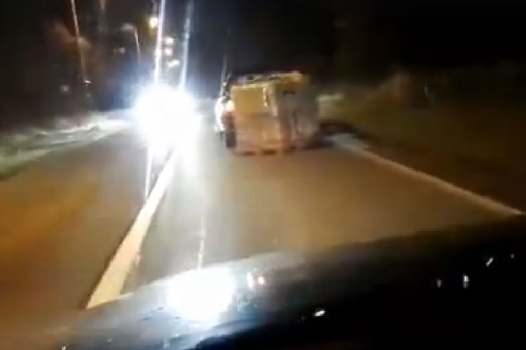 Banjaluka: Zakačio paletu s robom za auto i vukao je kroz Vrbanju (VIDEO)