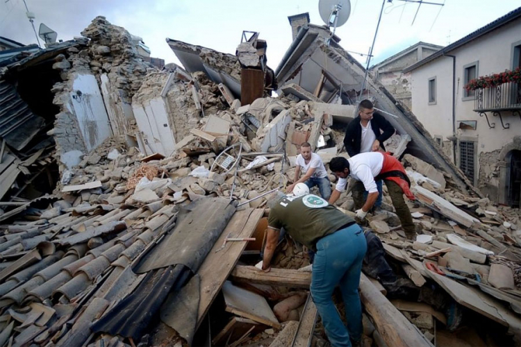 Amatriče: Sahrana žrtava zemljotresa poslije pobune meštana