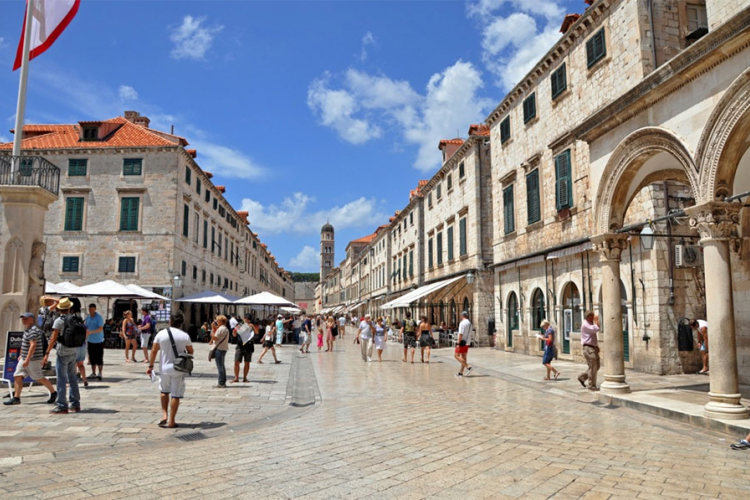 Dubrovnik: Turisti pretukli trudnicu