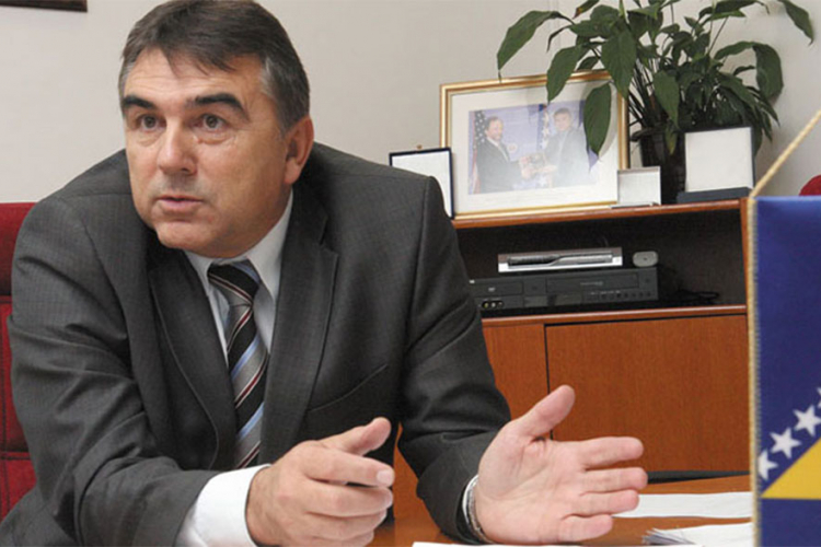 Prolongirana odluka o suspenziji Salihovića