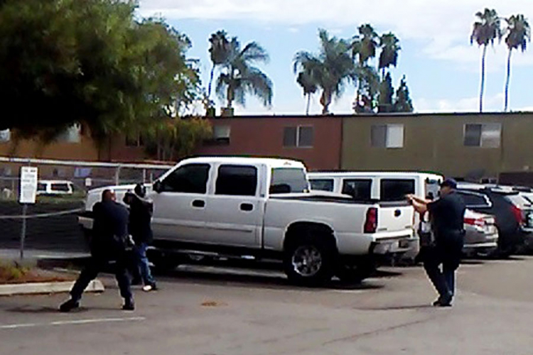 Policajac ubio Afroamerikanca u tržnom centru u San Dijegu (VIDEO)