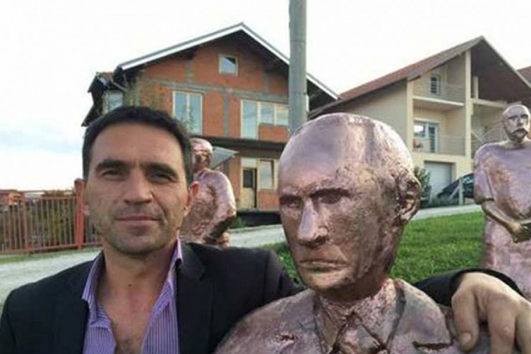 Banjalučanin pozlatio kip Vladimira Putina