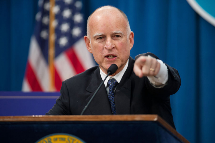 Guverner Kalifornije "legalizovao" razbijanje prozora na vozilima